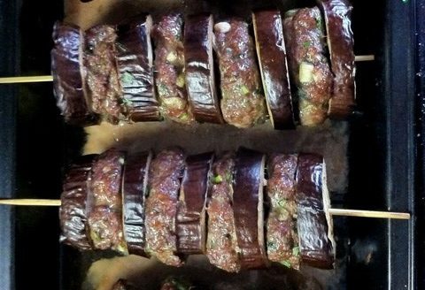 Шашлык из фарша говядины и баранины с баклажанами на мангале