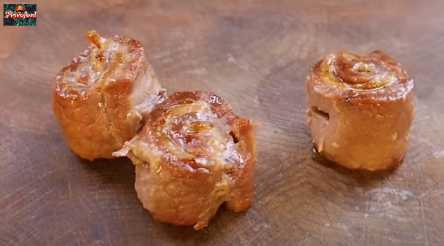 Как приготовить сочные рулетики из говядины с курдюком на мангале с запеченными овощами