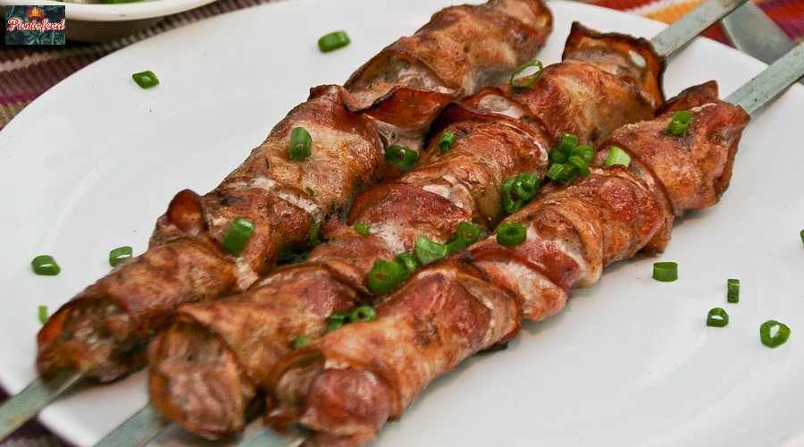 Шашлык из курицы в беконе Сочный шашлык куриная грудка завернутая беконом на мангале Рецепт
