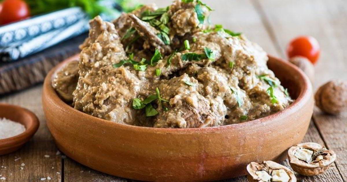 Грузинское сациви из домашней курицы с орехами Простой классический рецепт